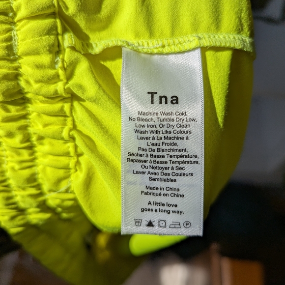 Aritiza Tna Women's Shorts Neon Yellow Size Large Athletic Running - Picture 10 of 10